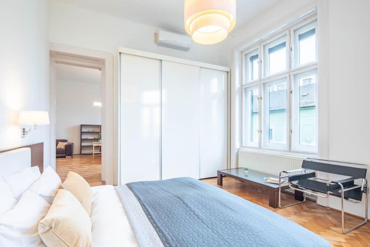 Apartment Super Large - Super Comfy With Balcony *