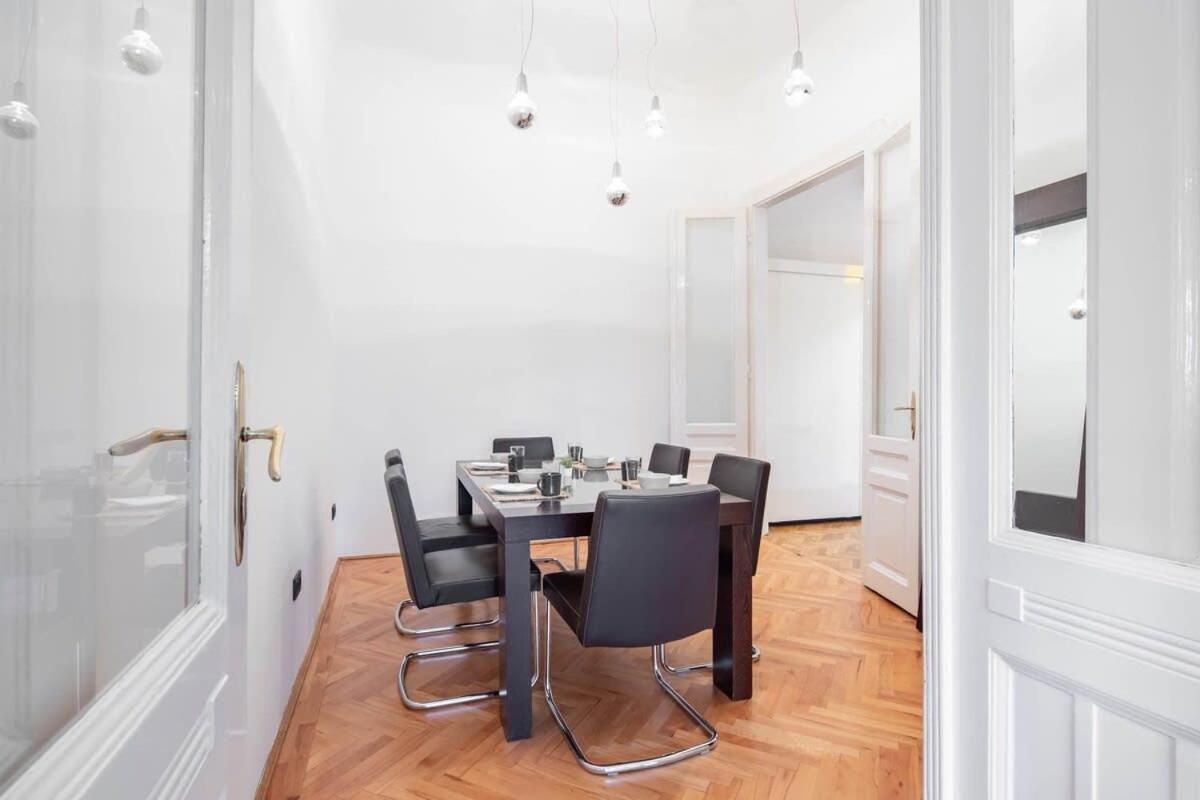 Super Large - Super Comfy With Balcony Apartment Budapest