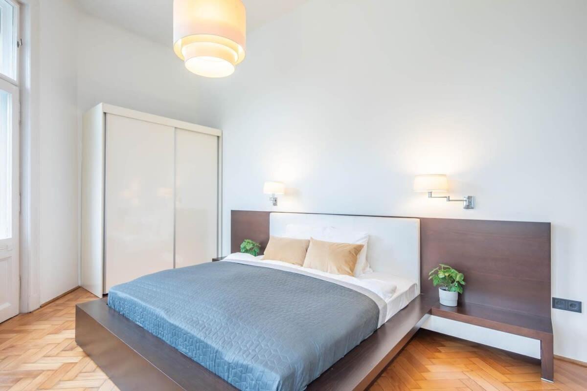 Super Large - Super Comfy With Balcony Apartment Budapest